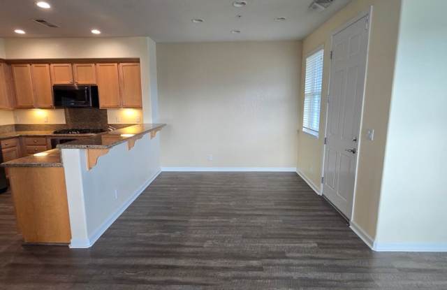 Beautifully Upgraded Tri level Home in Marina Bay in Richmond, CA Gallery 4