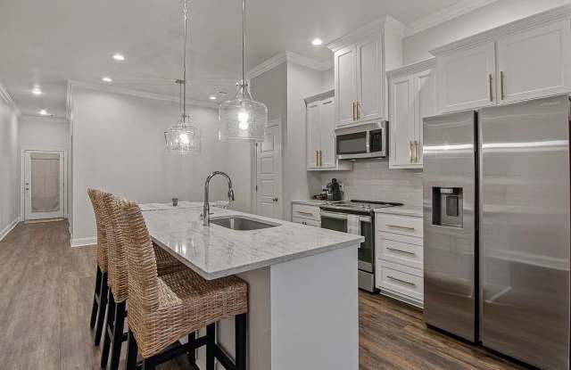 Elegant Furnished Townhouse in StoneLake Village – Stylish 3BR/2BA with Garage  Patio photos photos