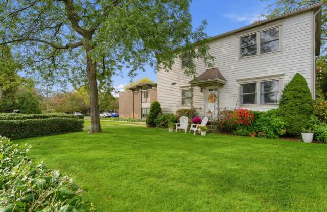 Charming 2BR Condo in Grand Haven Gallery 1