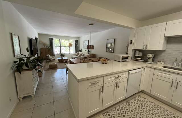 2307 S Cypress Bend Drive Gallery 3
