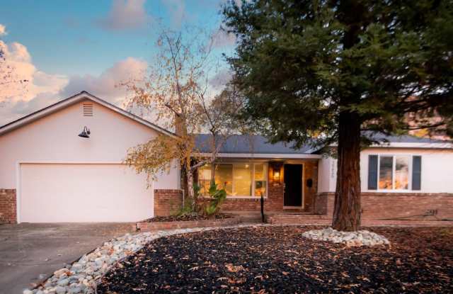 Adorable Duplex Unit with Attached Garage photos photos