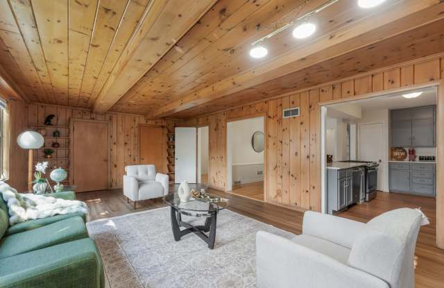3 Bed Home in the Heart of Whitefish Bay! Gallery 3