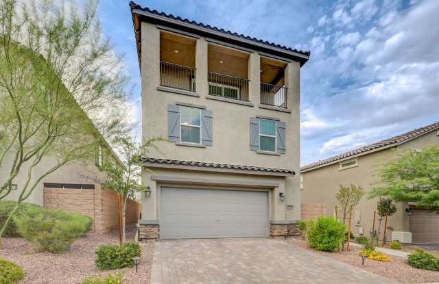 INCREDIBLE 4-BEDROOM HOME WITH PRIVATE 3RD-FLOOR RETREAT & AMAZING VIEWS! Gallery 1