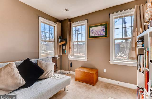 15914 CHIEFTAIN AVENUE Gallery 3