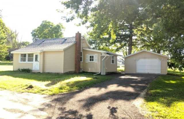 327 Taylor St - 327 Taylor Street, Pecatonica, IL 61063