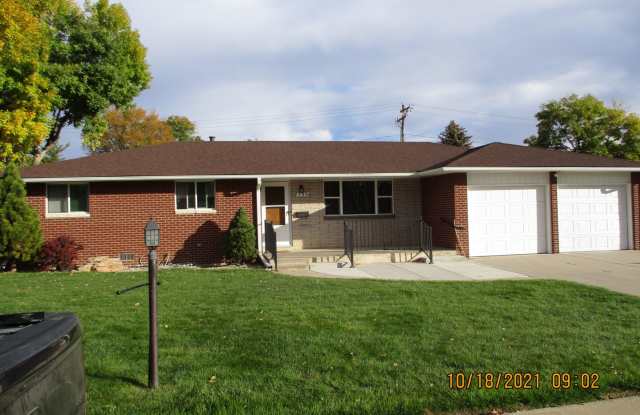 Beautiful 3 bedroom, 1.5 bath ranch style home in Loveland! - 709 West 36th Street, Loveland, CO 80538