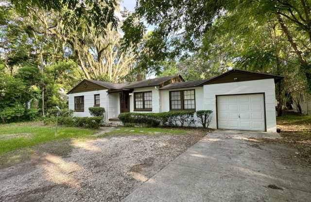 3 Bedroom, 3 Bath House in Hibiscus Park - Near UF Law! - 2619 Northwest 2 Avenue, Gainesville, FL 32607