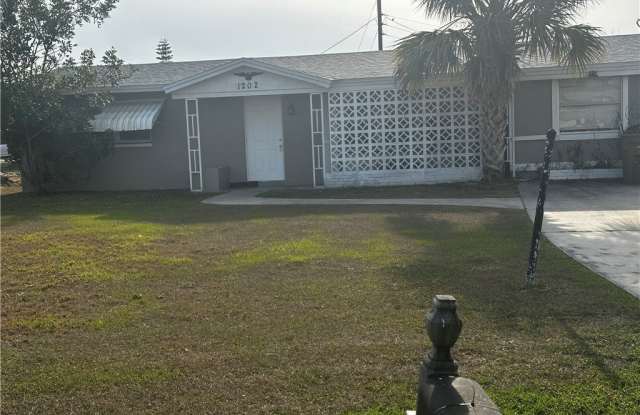 1202 Archdale Street photos photos