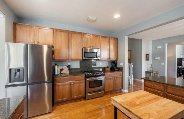 Furnished  Fully Equipped Low Maintenance Town Home (Somersett - Utilities Included) photos photos