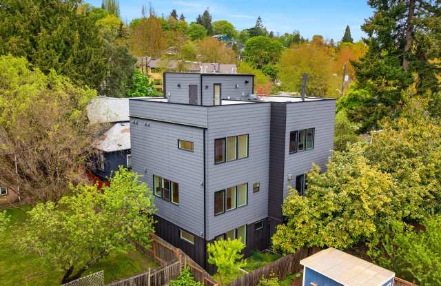 Gorgeous Urban Madrona 3-bedroom home photos photos
