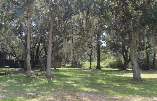 Reduced Price In Panacea! 3-Bedroom Available! Gallery 4