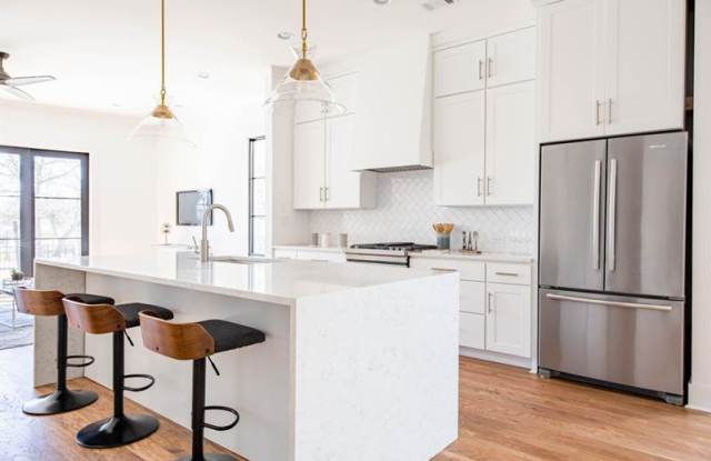 1118 Arkwright Place SE Gallery 3