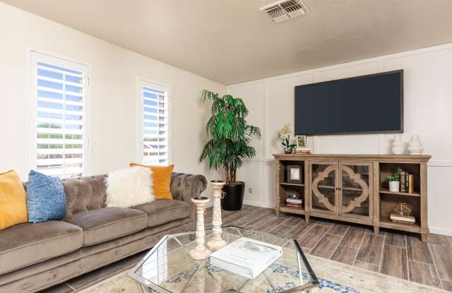 6439 W GREENBRIAR Drive Gallery 3