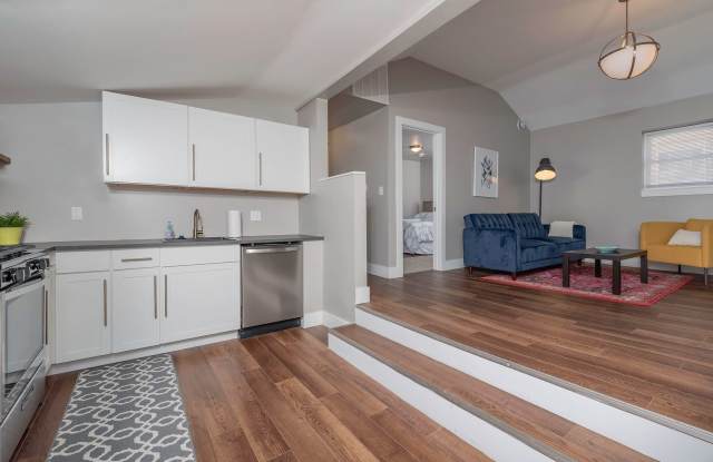 Open concept 1 bedroom house with back patio and yard! - 2831 Mary Street, Pittsburgh, PA 15203