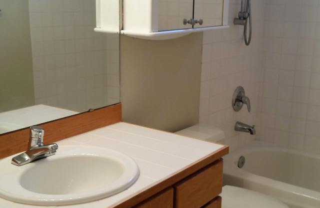 Woodinville Bothell 3 bed 2.5 bath. Home. [Not an Apt.] 2 car garage. Fenced yard Gallery 4