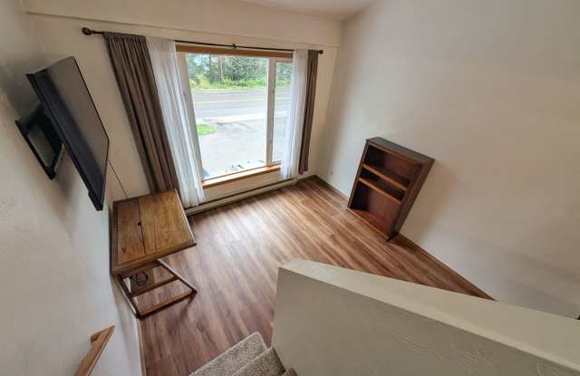 2BD/1.5BA Douglas Condo, with or w/out Furn., Optional Short/Long Term, One Pet, 2 Pking Sp Gallery 3
