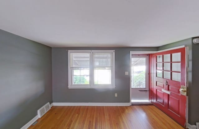 2405 Kensington St - 2405 Kensington Street, Harrisburg, PA 17104