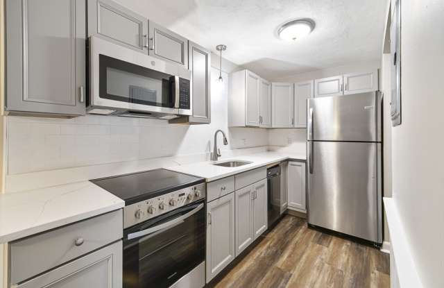 37 Fountain Ln - 37 Fountain Lane, Weymouth Town, MA 02190