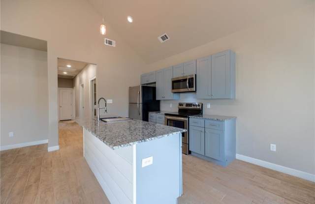 817 Valley Oaks Ln - . Gallery 4