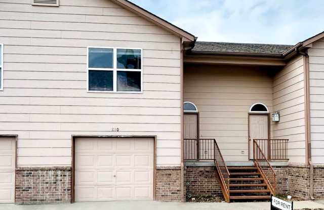 Affordable 3 Bedroom Home! - 1110 Country Club Lane, Junction City, KS 66441