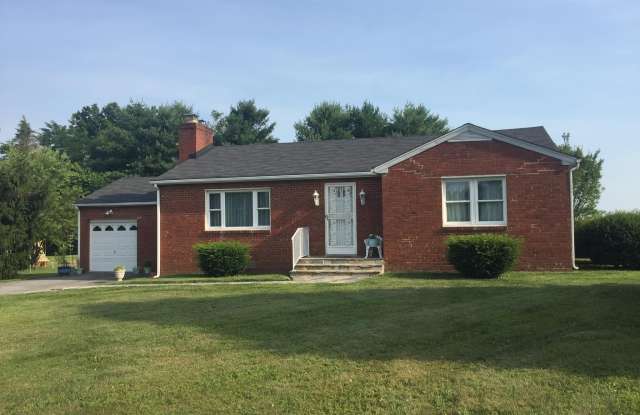 560 E G STREET E - 560 East G Street, Purcellville, VA 20132
