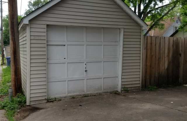 3407 Thomas Avenue N Gallery 3
