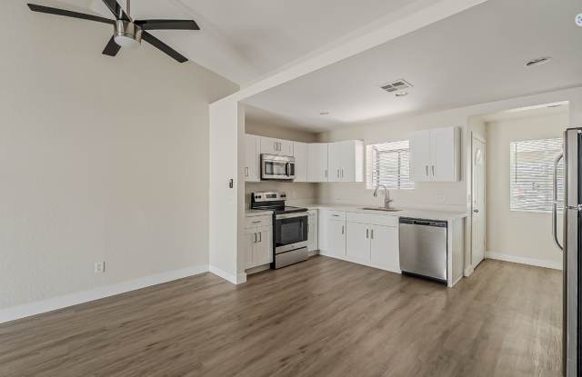 3 Bedroom 2 Bathroom Town-home in Central Phoenix!! photos photos