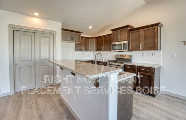 6252 West Los Flores Drive - 6252 West los Flores Drive, Meridian, ID 83646