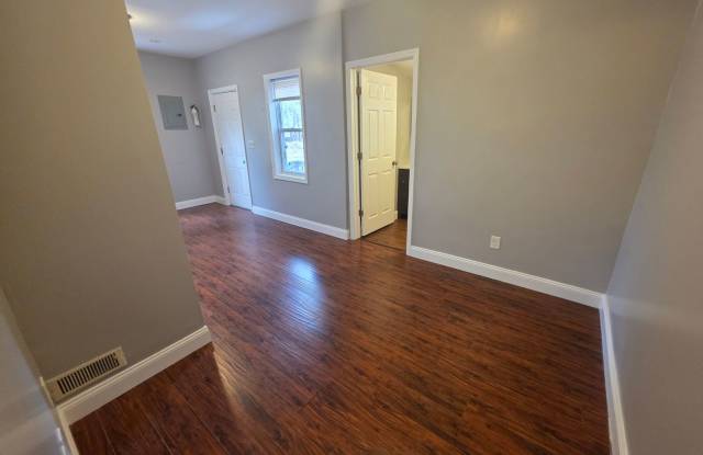 2 Bed 1 Bath Apartment In Loch Sheldrake Gallery 4
