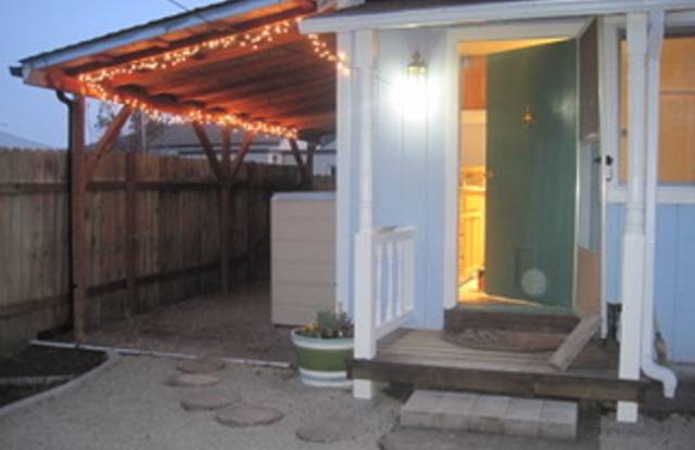 Cute cottage near Downtown Talent! | Available Now photos photos