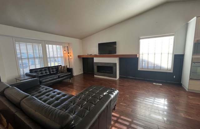 3 Bedroom 2 Bath Dundee OR 97115 Gallery 4