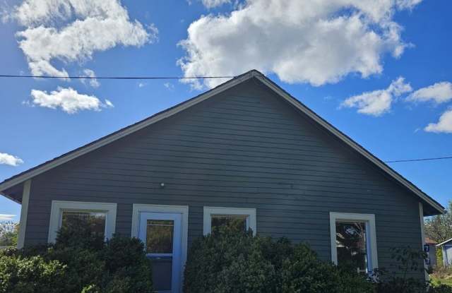 $600 Move In Credit! Charming Country Home in Silver Creek - 777 Lange Road, Whatcom County, WA 98226