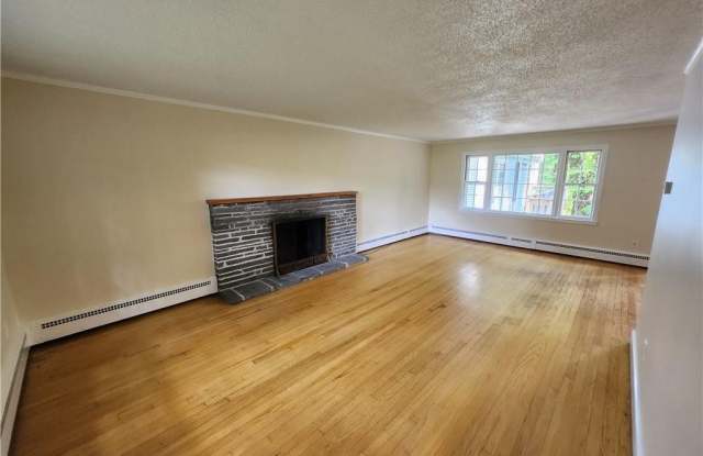 446 Hopmeadow Street Gallery 2