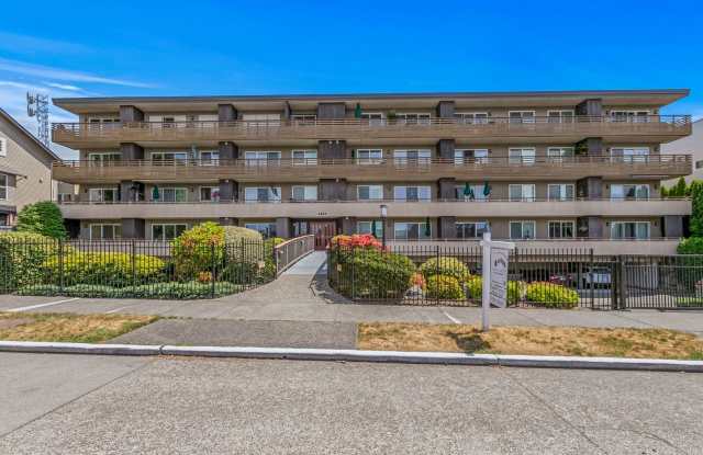 Large Freshly Remodeled and AIR CONDITIONED West Seattle Condo photos photos