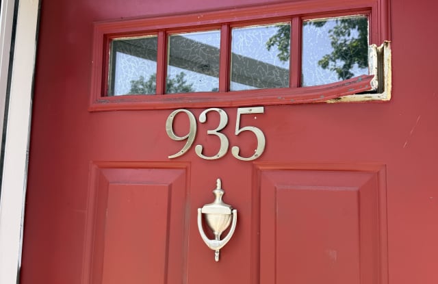 935 Joshua Tree Court Gallery 1