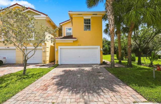 813 Pipers Cay Drive Gallery 1
