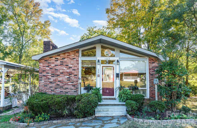 1003 Robinhood Lane - 1 photos photos