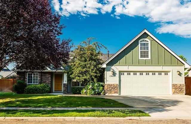 Beautiful 3 bed 2 bath Meridian home in the Lochsa Falls Sub just off Chinden and Linder. - 1909 West Boulder Bar Drive, Meridian, ID 83646