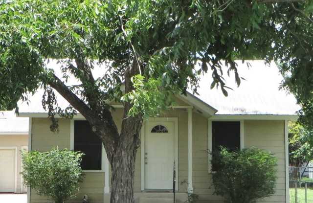 1010 South Walnut Street - 1010 South Walnut Street, Georgetown, TX 78626