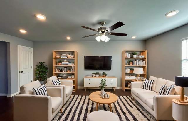 Townhouse with Garage - Minutes from Downtown Rogers Gallery 1