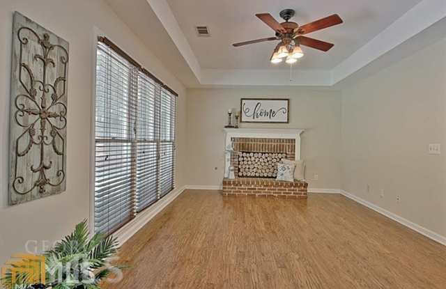 190 Inland Cir Gallery 4
