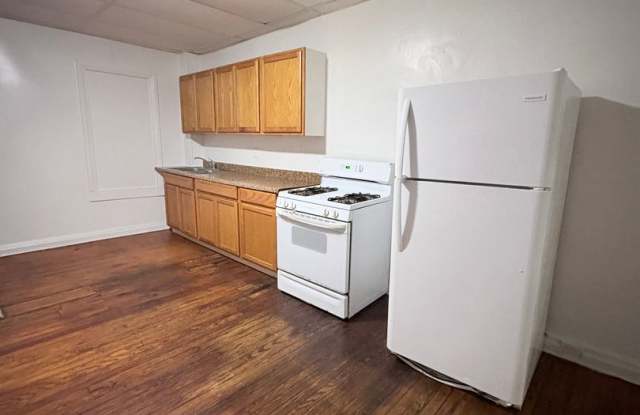 Spacious 3 Bedroom Parking in York City SD Gallery 4