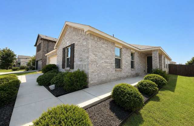 Gorgeous 4 Bedroom Home in the Winn Ridge Community of Aubrey! Gallery 3