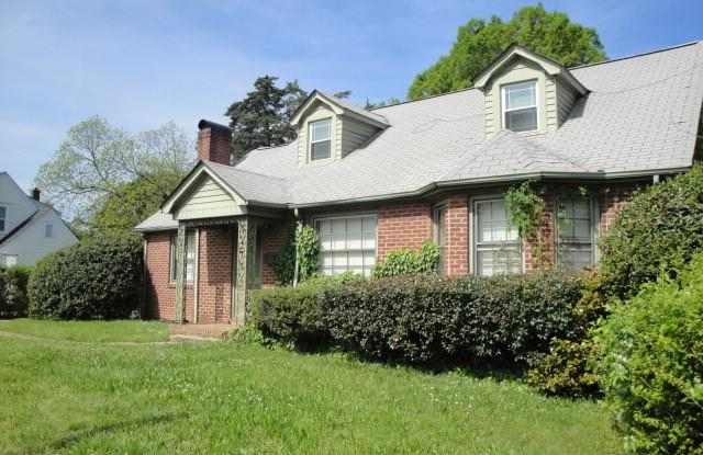 3634 Eastway Drive Gallery 2