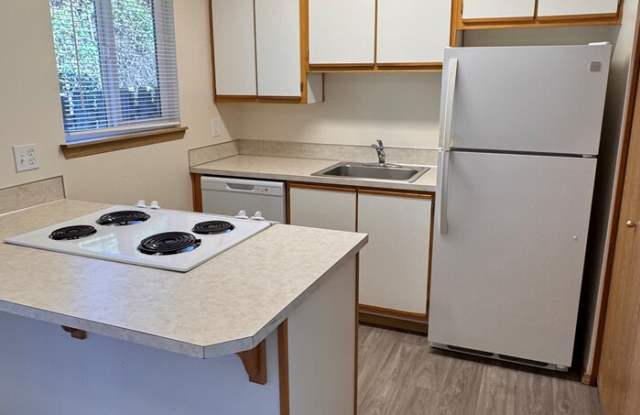 511 North Morton Street - 511 North Morton Street, Newberg, OR 97132