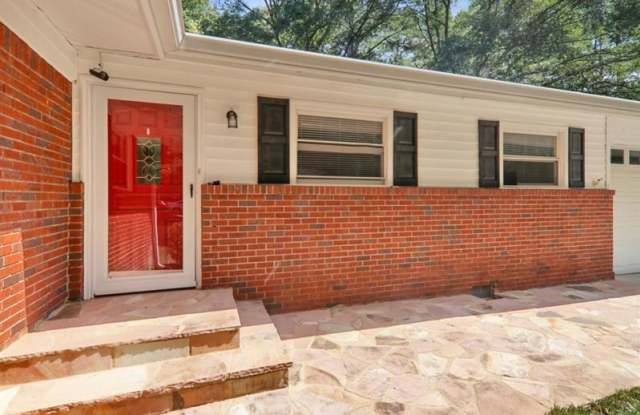 2734 Hollywood Drive Gallery 3
