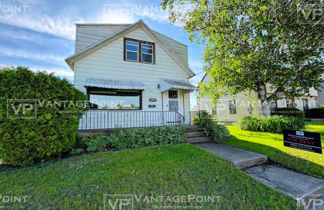 1929 South 10th Street - Upper - 1929 South 10th Street, Manitowoc, WI 54220