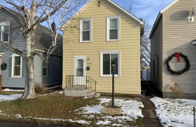 2204 Oakes Ave - 2204 Oakes Avenue, Superior, WI 54880