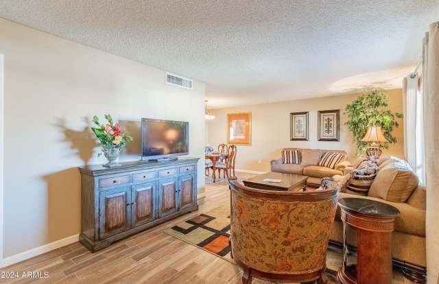 10719 W CAMELOT Circle Gallery 3