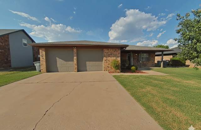 4914 SE Hardin Ave - 4914 Southeast Hardin Avenue, Lawton, OK 73501